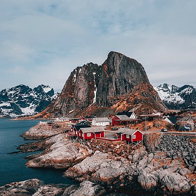 Kleine rote Hütte beim FSJ in Norwegen.