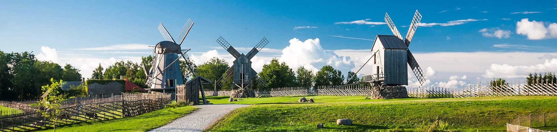Windmühlen am Land im FSJ Estland
