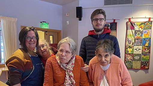 Ältere Menschen im Camphill Ghent im FSJ Altenheim.