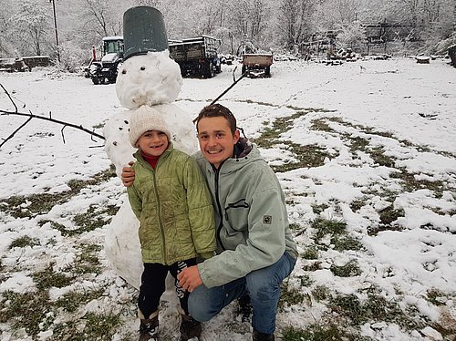 Schneeann bauen beim FSj in Armenien