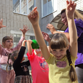 Girl in Pokrov participates in emergency pedagogical activities