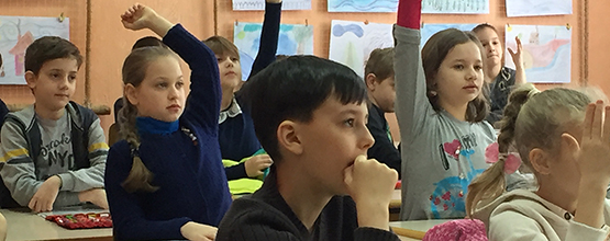Spendenaufruf für die Freunde Kinder nehmen an Unterricht teil