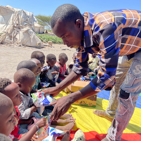 Kenia proyecto Waldorf Kakuma Leche para los niños de un campo de refugiados